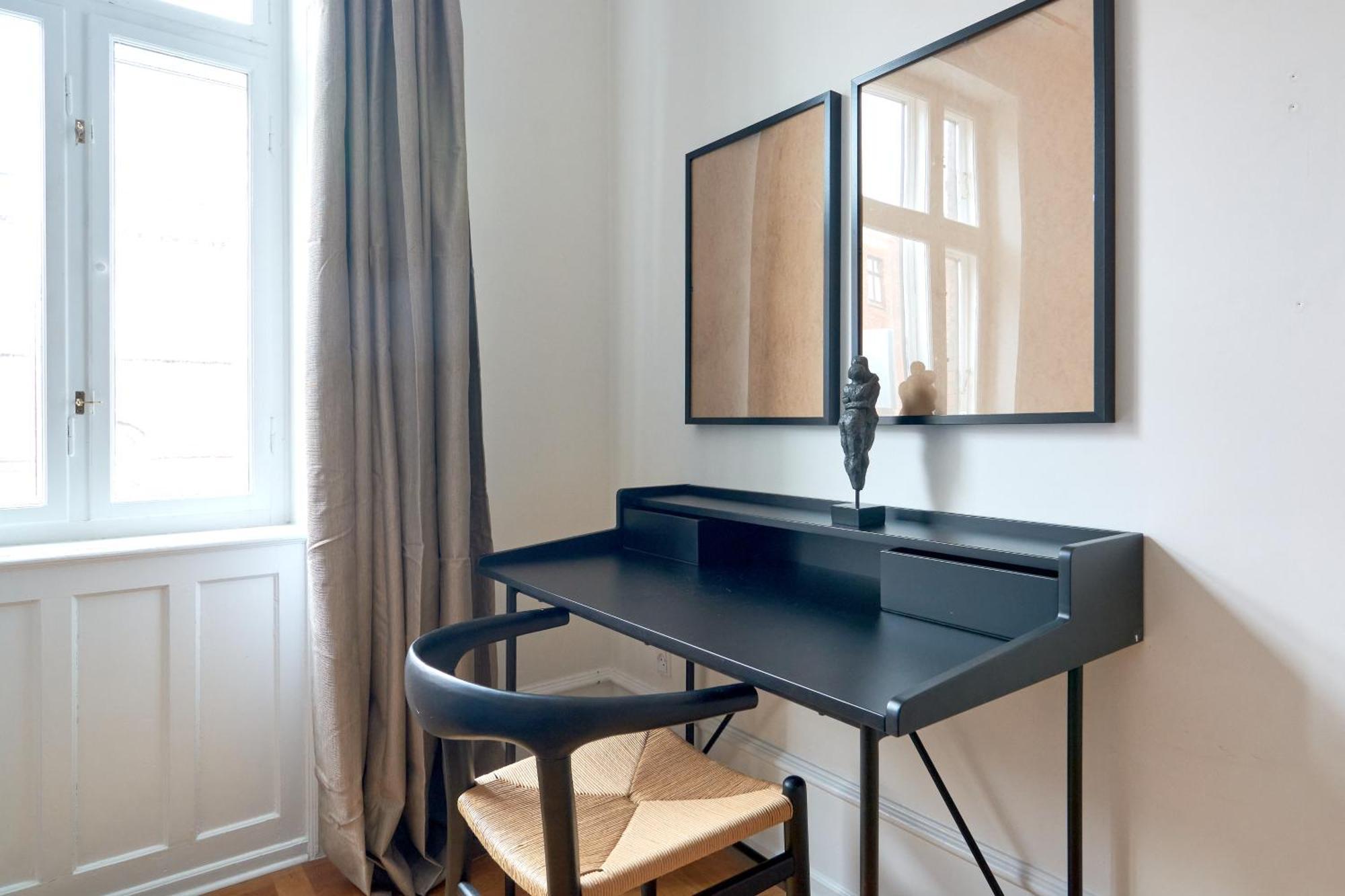 Spacious 3 Bedroom Manor Flat Next To Tivoli * Copenhagen